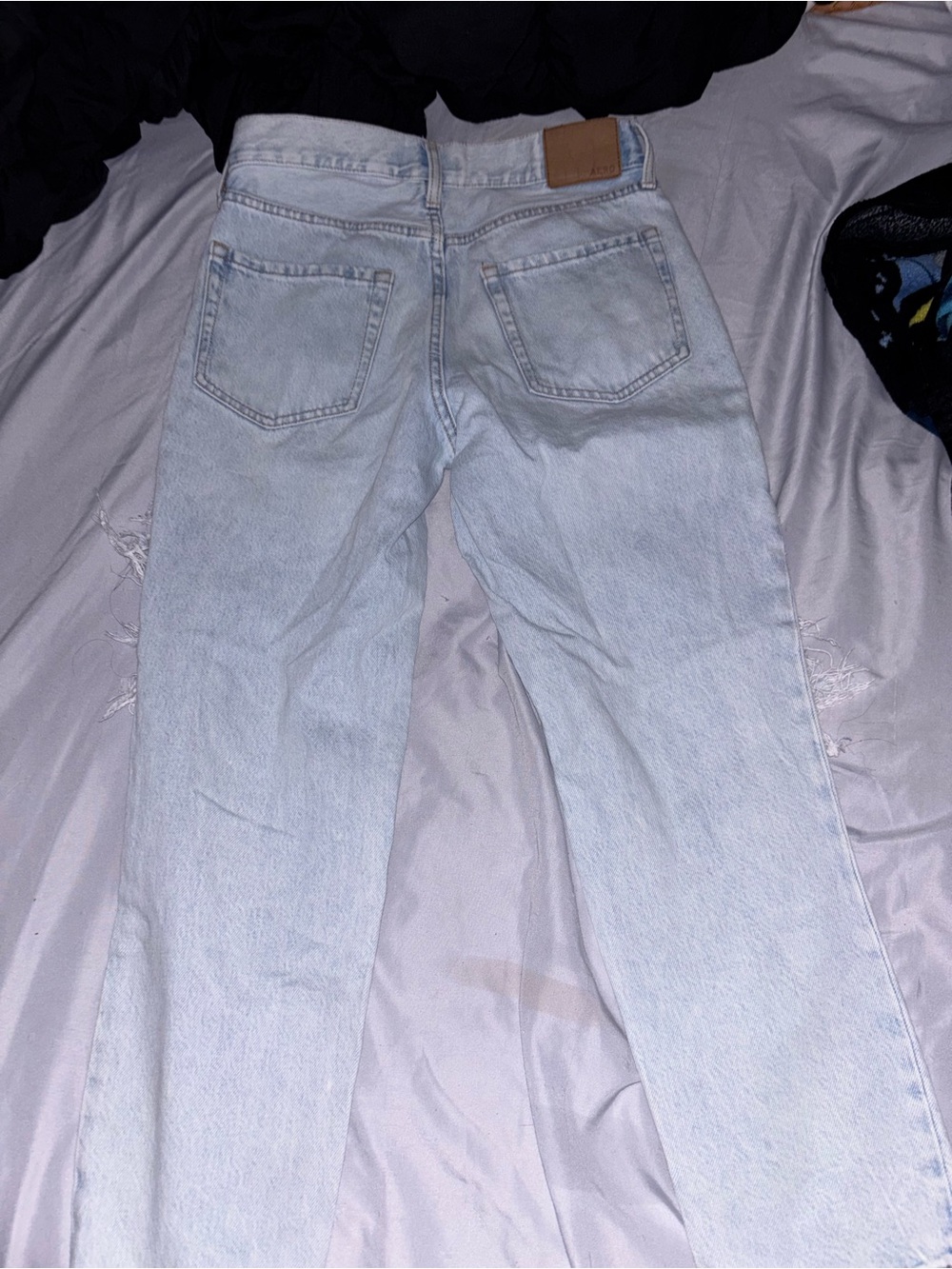 Light Wash Distressed Ripped Jeans - Picture 3 of 4